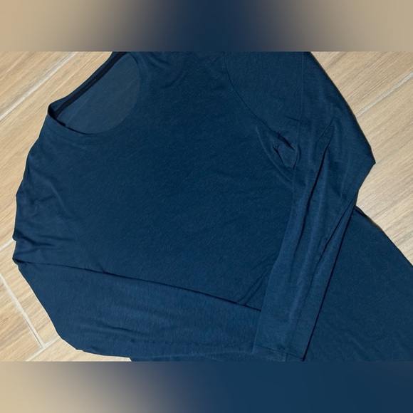 Lululemon Men’s Long Sleeve Shirt - Picture 2 of 2